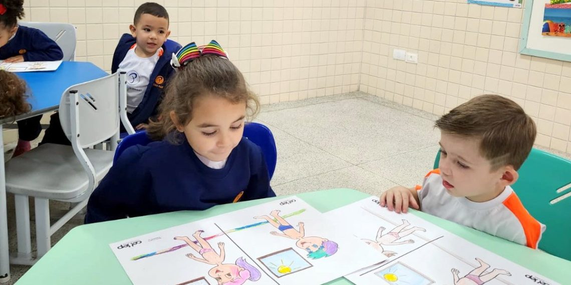 Escola de Educação Infantil - Estação da Criança: Aula de Inglês